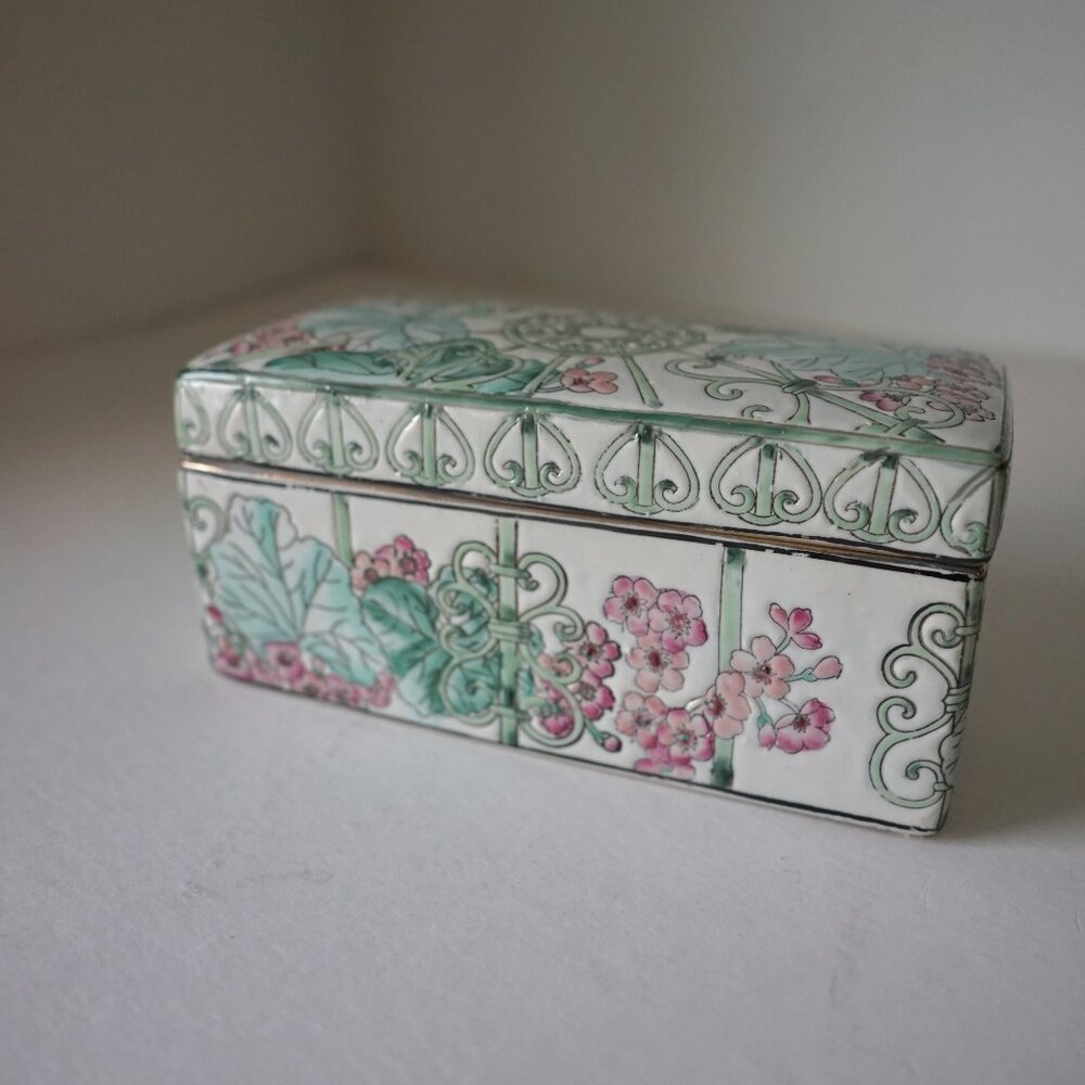 Vintage Chinese Porcelain Trinket Box - Picture 5 of 6